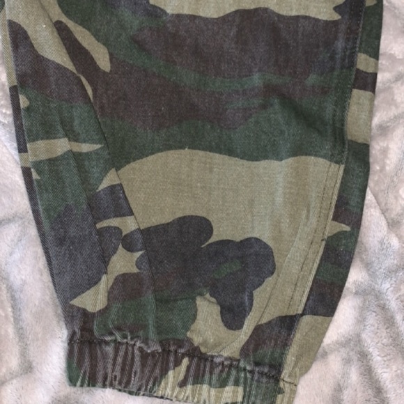 Fashion Nova Camouflage pant - Picture 3 of 5